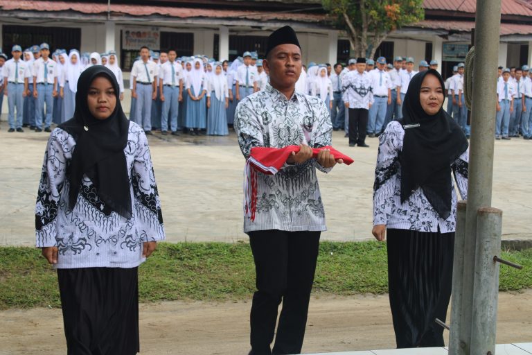 Kegiatan Upacara HUT PGRI KE 79 Thn